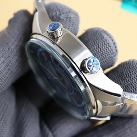 Часы Jaeger-LeCoultre North Star с календарем отличаются современ