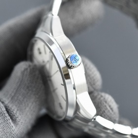 (Скоба) Поступил в продажу Часы Jaeger-LeCoultre из серии Geophys