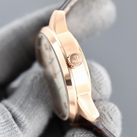 (Струбцина) поступила в продажу Часы Jaeger-LeCoultre из серии G