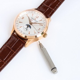 Jaeger-LeCoultre представляет часы Master Calendar 1558420 серии 