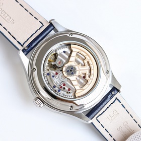Jaeger-LeCoultre представляет часы Master Calendar 1558420 серии 