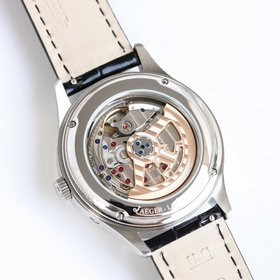 Jaeger-LeCoultre представляет часы Master Calendar 1558420 серии 