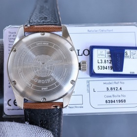 Три функции в одном (монохромный GMT) Представляем новые часы Lon