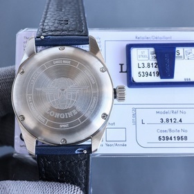 Три функции в одном (монохромный GMT) Представляем новые часы Lon