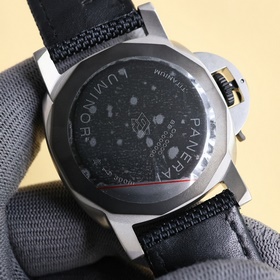 Panerai SUBMERSIBLE BMG-TECH — 47-миллиметровые часы из серии Sub