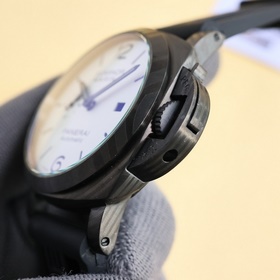 Panerai SUBMERSIBLE BMG-TECH — 47-миллиметровые часы из серии Sub
