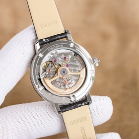 Часы Vacheron Constantin Traditionnelle с лунными фазами в корпус