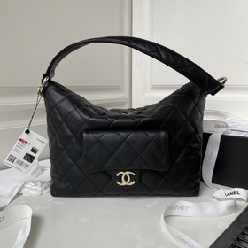 Новая модель Chanel 23b Hobo AS4347 из телячьей кожи отличается б