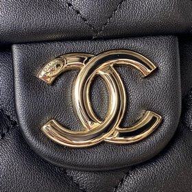 Новая модель Chanel 23b Hobo AS4347 из телячьей кожи отличается б