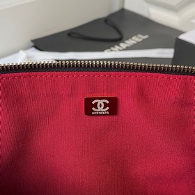 Новая модель Chanel 23b Hobo AS4347 из телячьей кожи отличается б