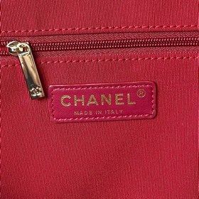 Новая модель Chanel 23b Hobo AS4347 из телячьей кожи отличается б