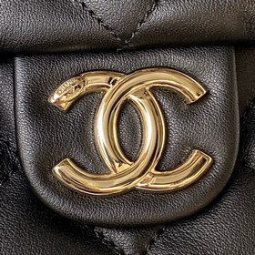 Новая модель Chanel 23b Hobo AS4339 из телячьей кожи отличается б