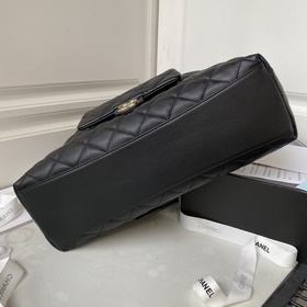 Новая модель Chanel 23b Hobo AS4339 из телячьей кожи отличается б
