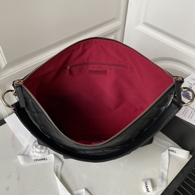 Новая модель Chanel 23b Hobo AS4339 из телячьей кожи отличается б
