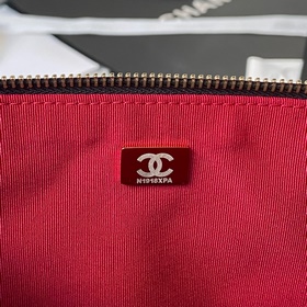 Новая модель Chanel 23b Hobo AS4339 из телячьей кожи отличается б