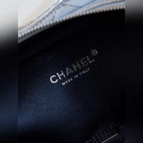 24c Рюкзак Этот рюкзак, который привлекает внимание на подиуме, 