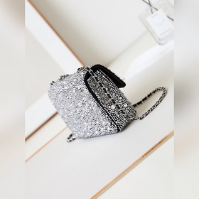 chanel 24s Большой бриллиант с инкрустацией cf Каждый бриллиант 