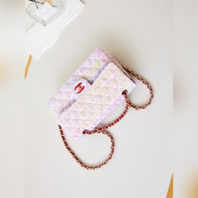 Chanel 24c, курортная сумка с логотипом CF виде радужных букв, от