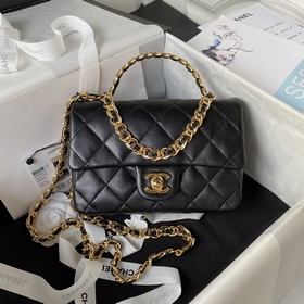 Новая модель Chanel 23s с большой ручкой, очень приятный аромат,