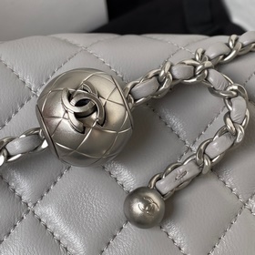 Серебряная цепочка Chanel AS1786, популярная модель CF mini с кры