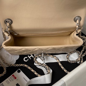 Серебряная цепочка Chanel AS1787, популярная модель CF mini с кры