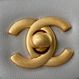1786 Chanel Популярная металлическая сумка mini с крышкой. На цеп