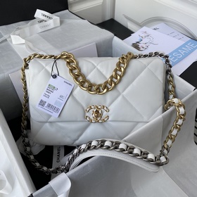 Сумка Chanel 1161 среднего размера сочетает в себе все классическ