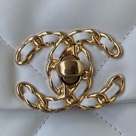 1160 Маленькая сумка Chanel осень-зима 2019. Сочетание всех класс