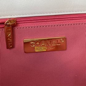 1160 Маленькая сумка Chanel осень-зима 2019. Сочетание всех класс