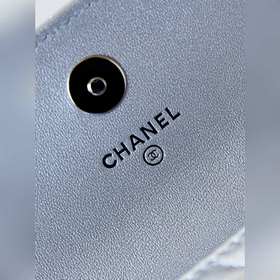 Новая модель мини-сумки Chanel Сегодня снова вышла развлечься. П