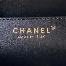 chanel 24C Ранневесенняя коллекция AS4596 с большим логотипом в с
