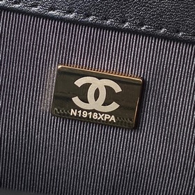 chanel 24C Ранневесенняя коллекция AS4596 с большим логотипом в с