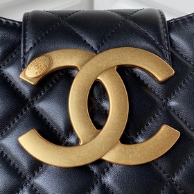 chanel 24C Ранневесенняя коллекция AS4610 с большим логотипом в с