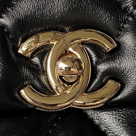 Новая модель Chanel 24c AS4543 с ручкой и крышкой. Маслянистая ко