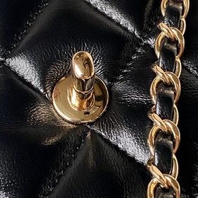 Новая модель Chanel 24c AS4543 с ручкой и крышкой. Маслянистая ко