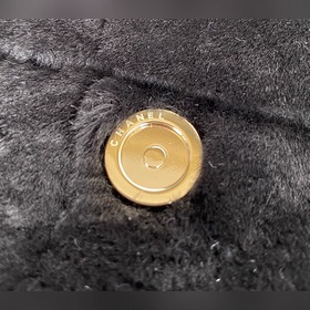Chanel осенне-зимний меховой чемодан AS2240 Fur bag с крышкой, св