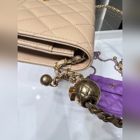 Новая модель Woc от Chanel. После того, как я надела ее, она мне 