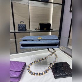Новая модель Woc от Chanel. После того, как я надела ее, она мне 