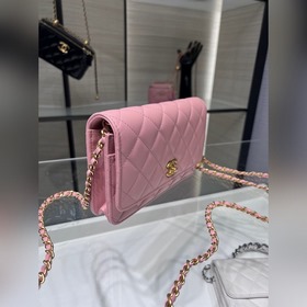 Новая модель Woc от Chanel. После того, как я надела ее, она мне 