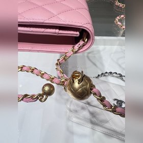 Новая модель Woc от Chanel. После того, как я надела ее, она мне 