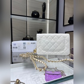 Новая модель Woc от Chanel. После того, как я надела ее, она мне 