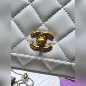 Новая модель Woc от Chanel. После того, как я надела ее, она мне 