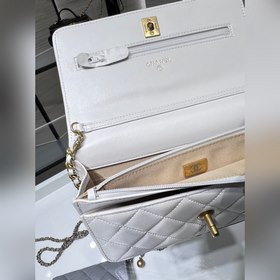 Новая модель Woc от Chanel. После того, как я надела ее, она мне 