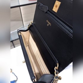Новая модель Woc от Chanel. После того, как я надела ее, она мне 