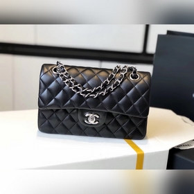 * Серия Очень женственный и элегантный, наследующий классику Ch