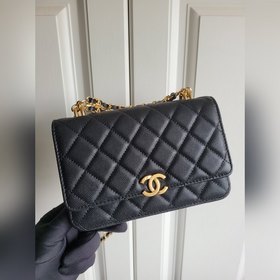 Новая модель Chanel из 22-каратного золота с мелкой текстурой кож