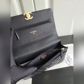 Новая модель Chanel из 22-каратного золота с мелкой текстурой кож