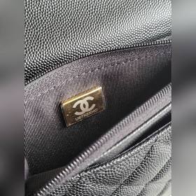 Новая модель Chanel из 22-каратного золота с мелкой текстурой кож