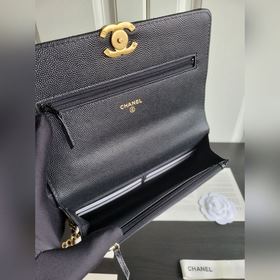 Новая модель Chanel из 22-каратного золота с мелкой текстурой кож