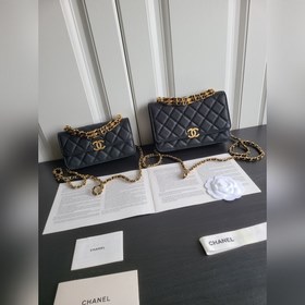 Новая модель Chanel из 22-каратного золота с мелкой текстурой кож